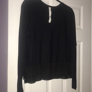 Lululemon long sleeve size 10 ruffle bottom shirt